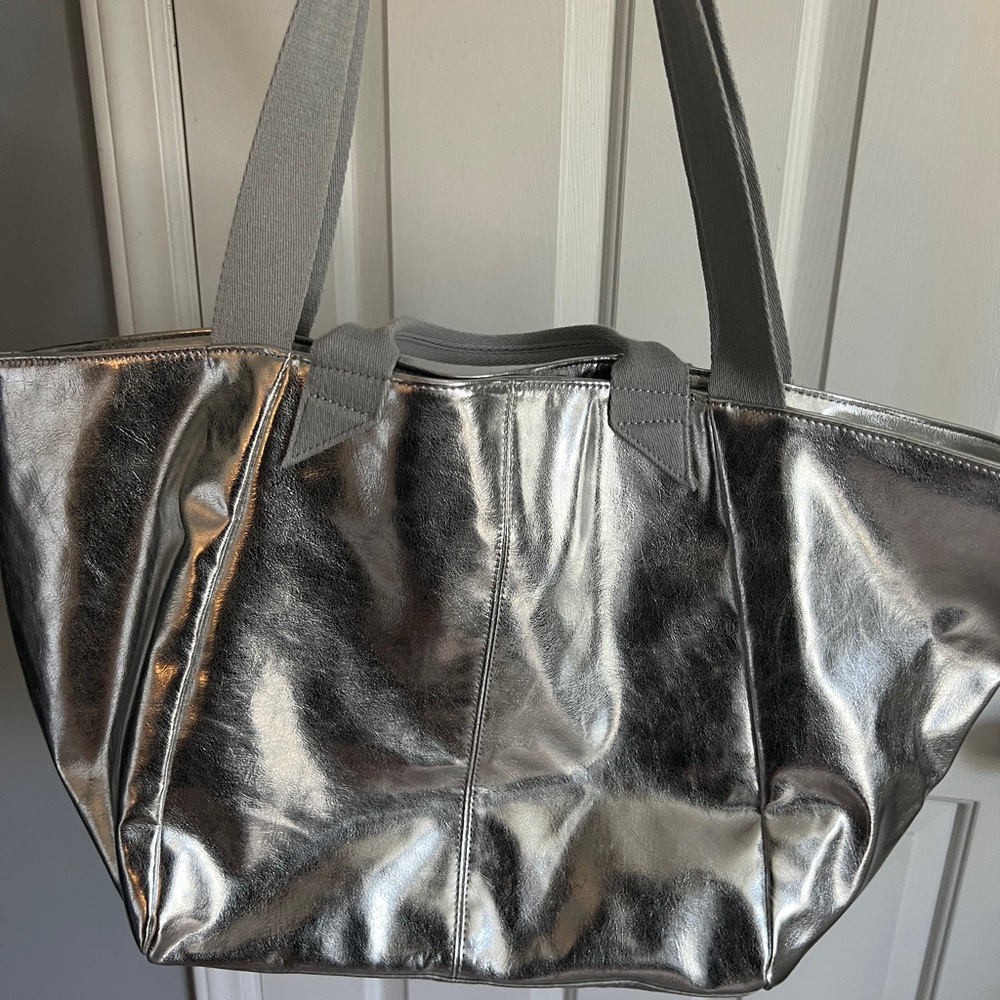 Gap silver tote